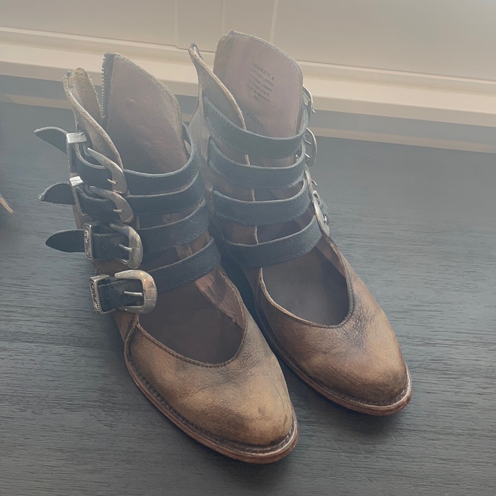 Scarlett, great used condition. Size 8
